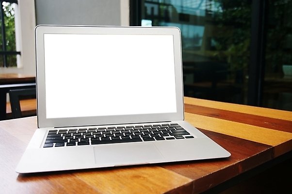 포토 JPG 해외이미지 템플릿 사람없음 내부 책 노트북 컴퓨터 3D 스크린 모니터 검은색 공책 흰색 작업실 휴대용 책상 목업 해외202004 해외포토 컬러 가구 문구용품 전자제품 디지털합성 오브젝트 파일형식 이미지허브