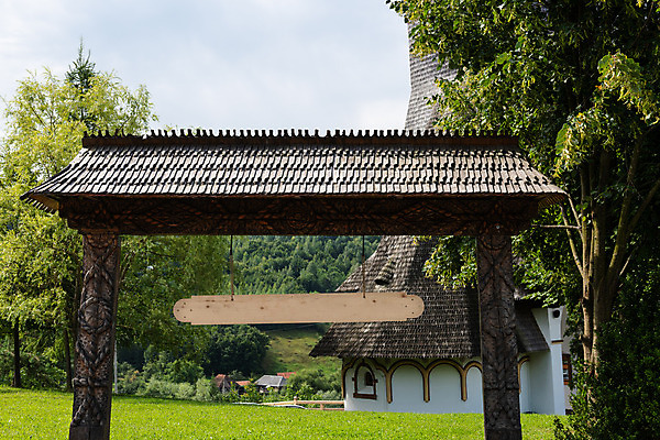 포토 JPG 해외이미지 전통 꽃 종교 문화 여행 건축양식 하늘 지붕 휴가 산 주택 경사 사람없음 건물 목재 장식 문 정원 영혼 역사 심볼 박물관 수도원 루마니아 수녀원 수목 옛날 트란실바니아 해외202004 해외포토 나무 식물 건축물 건축 유럽 재료 파일형식 이미지허브