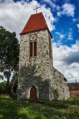 포토 JPG 해외이미지 나무 구름 유럽 종교 시계 십자가 건축양식 하늘 지붕 사람없음 교회 문 탑 바위 타일 종탑 폴란드 해외202004 해외포토 자연요소 식물 건축물 건축 나라 종교건축 건물 돌_바위 파일형식 이미지허브