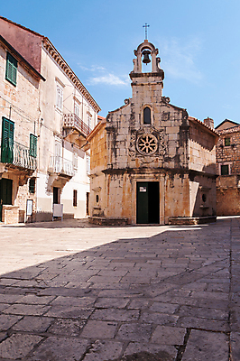 포토 JPG 해외이미지 유럽 섬 여행 건축양식 휴가 거리 주택 사람없음 건물 여름 교회 여행객 발코니 바위 도시 역사 지중해 천장 잔치 정사각형 방문 타운 크로아티아 르네상스 바로크 법정 안뜰 옛날 해외202004 해외포토 도형 건축물 계절 건축 나라 바다 사람 돌_바위 파일형식 이미지허브