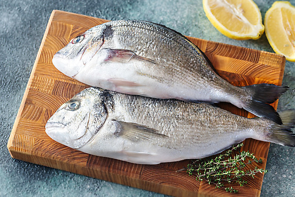 포토 JPG 해외이미지 도마 사람없음 레몬 허브 날것 도미 백리향 해외202004 해외포토 식물 과일 주방용품 어류 파일형식 이미지허브