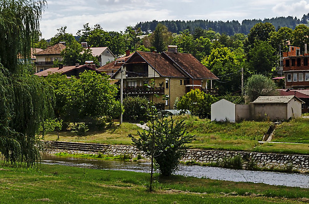 포토 JPG 해외이미지 나무 구름 전통 유럽 문화 여행 백그라운드 잎 건축양식 하늘 지붕 산 거리 아파트 주택 파노라마 사람없음 건물 빨간색 초록색 파란색 도시풍경 갈색 마을 도시 타일 지역 타운 스카이라인 마케도니아 해외202004 해외포토 자연요소 식물 건축물 건축 나라 컬러 촬영기법 풍경 파일형식 남유럽 이미지허브