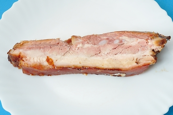 포토 JPG 해외이미지 접시 음식 조각 육류 돼지고기 요리 사람없음 신선 자르기 베이컨 식품점 정물화 해외202004 해외포토 식기 식재료 모션 상점 그림 파일형식 이미지허브