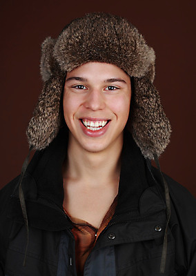 포토 JPG 해외이미지 겨울 털 한명 소년 회색 싱글 해외202004 해외포토 1 계절 남자 어린이 컬러 사람 파일형식 이미지허브