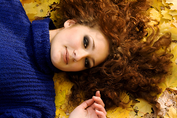 포토 JPG 해외이미지 라이프스타일 옷 계절 여자 행복 얼굴 분홍색 포즈 셔츠 잎 휴식 관리 한명 사람 성인 야외 머리 기댐 가을 표현 잠 오픈 스웨터 어깨 해외202004 해외포토 식물 1 감정 컬러 컨셉 상의 모션 생활 신체부위 파일형식 이미지허브