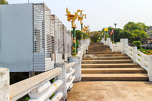 포토 JPG 해외이미지 나무 식물 공원 도로 길 백그라운드 잎 자국 태국 자연 하늘 풍경 사람없음 야외 목재 초록색 계단 환경 정원 봄 산책 하이킹 탐험 가을 바위 시골 숲 위험 신비 오솔길 방향 단계 내추럴 방법 선로 콘크리트 해외202004 해외포토 계절 공공시설 아시아 컬러 컨셉 재료 교통시설 레저 휴식 돌_바위 생태계 파일형식 이미지허브