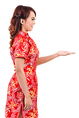 포토 JPG 해외이미지 전통 손 드레스 옷 계절 행복 아시아 얼굴 백그라운드 새해 안내 기념 선물 설명 한명 사람 동양인 손짓 빨간색 유행 축제 중국 희망 기쁨 축하 화려 행운 치파오 연도 사인 동쪽 고립 스타일 해외202004 해외포토 1 감정 나라 컬러 컨셉 모션 인종 신체부위 전통의상 방향 파일형식 이미지허브