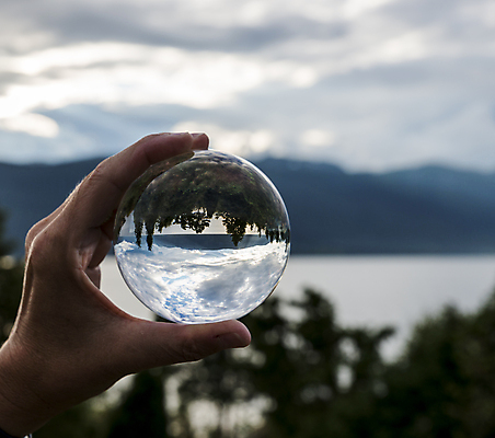 포토 JPG 해외이미지 나무 구름 손 여자 유럽 여행 공 자연 하늘 산 노르웨이 미술 풍경 사람없음 초록색 반사 정원 잡기 크리스탈 여의주 해외202004 해외포토 자연요소 식물 나라 컬러 모션 문화예술 사람 신체부위 광석 생태계 파일형식 이미지허브