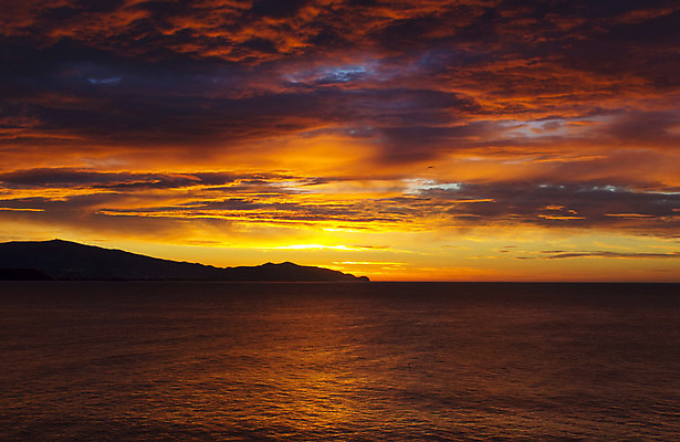 포토 JPG 해외이미지 모양 구름 계절 파도 바다 여행 백그라운드 오렌지 자연 벽지 하늘 날씨 추상 휴가 산 풍경 사람없음 빨간색 물 파란색 컬러풀 태양 반사 평화 일출 보라색 만 스페인 황금 장면 안달루시아 수평선 해외202004 해외포토 자연요소 유럽 컬러 컨셉 무늬 과일 노을 생태계 파일형식 이미지허브