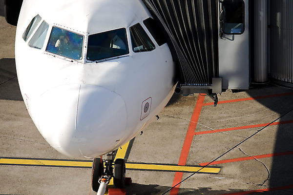 포토 JPG 해외이미지 여행 교통시설 비행기 사람없음 금속 흰색 공항 파일럿 항공 코 활주로 제트기 승객 대패 터미널 해외202004 해외포토 직업 길 컬러 교통 항공교통 재질 대중교통 신체부위 시설 파일형식 이미지허브