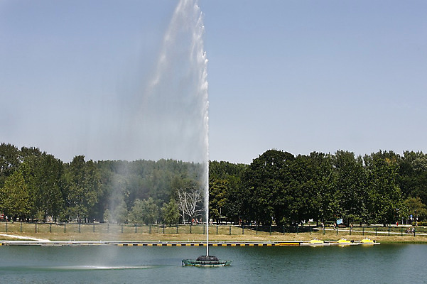 포토 JPG 해외이미지 나무 외관 공원 유럽 길 호수 자국 자연 하늘 그림자 풍경 사람없음 야외 물 여름 파란색 도시풍경 컬러풀 정원 어둠 일몰 산책 폭포 흐름 가을 흰색 연못 신선 도시 개울 떨어짐 분수 장면 분무기 제트기 내추럴 세르비아 해외202004 해외포토 자연요소 식물 계절 공공시설 나라 컬러 컨셉 휴식 비행기 강 노을 생태계 파일형식 이미지허브