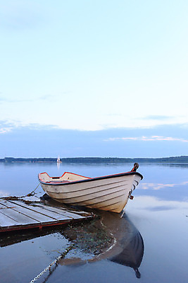 포토 JPG 해외이미지 구름 계절 실루엣 호수 스포츠 바다 여행 백그라운드 자연 하늘 아침 낚시 휴가 휴식 풍경 사람없음 야외 목재 물 여름 파란색 빛 강 태양 반사 노란색 평화 일출 침묵 황혼 일몰 보트 저녁 질감 장면 수평선 해외202004 해외포토 주간 자연요소 나무 컬러 컨셉 배_교통 재료 레저 촬영기법 노을 소리 야간 생태계 파일형식 이미지허브