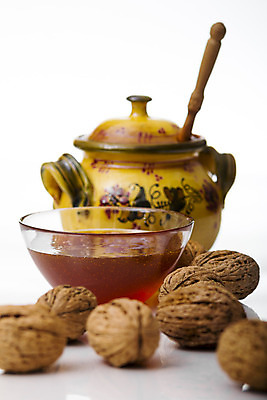 포토 JPG 해외이미지 음식 백그라운드 오렌지 유리 건강 여러명 사람없음 반사 갈색 노란색 중국 머그컵 흰색 항아리 투명 액체 황금 달콤 국자 호두 향 꿀 수공예 내추럴 백자 핸드메이드 해외202004 해외포토 아시아 컬러 다수 과일 재질 주방용품 사람 컵 견과류 도자기 맛 공예 파일형식 이미지허브