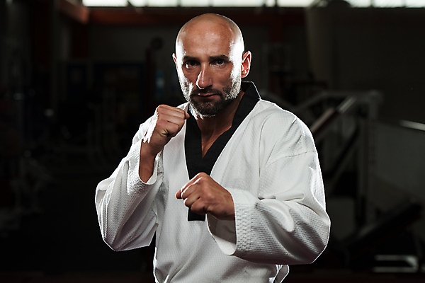 포토 JPG 해외이미지 백인 학생 손 응시 스포츠 포즈 한명 사람 검은색 어둠 힘 경쟁 벨트 흰색 선탠 기모노 충돌 싸움 매듭 대머리 유도 순위 명령 등급 조언 스타일 해외202004 해외포토 서양인 1 헤어스타일 시선 잡화 컬러 컨셉 모션 신체부위 격투기 일본전통의상 파일형식 이미지허브