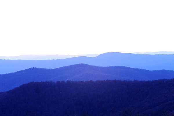 포토 JPG 해외이미지 응시 계절 공원 여행 자연 하늘 아침 산 거리 풍경 사람없음 야외 여름 파란색 빛 컬러풀 햇빛 여행객 일출 환경 계곡 황혼 일몰 하이킹 안개 가을 시골 큼 신비 언덕 산등성이 장면 천국 스카이라인 내추럴 수평선 막 해외202004 해외포토 주간 시선 공공시설 컬러 컨셉 레저 날씨 사람 태양 노을 크기 생태계 파일형식 이미지허브