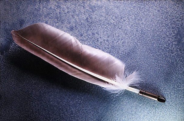 포토 JPG 해외이미지 디자인 교육 종이 캘리그라피 탁자 잉크 사람없음 책 스터디 펜 추위 수확 골동품 기록 메시지 중세 역사 기자 편지 작가 향수 깃털 책상 대학교 복고 문학 페이지 깃털펜 양피지 옛날 원고 편지쓰기 필기체 해외202004 해외포토 직업 문자 가구 농업 학교 학습 필기구 화장품 파일형식 이미지허브