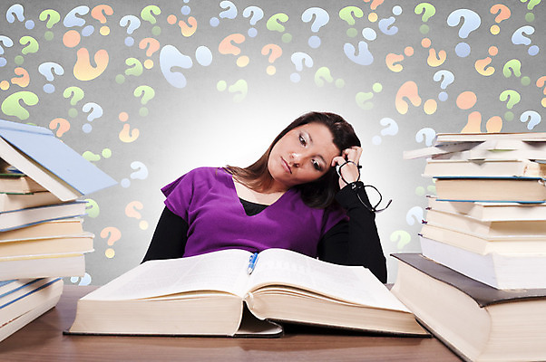 포토 JPG 해외이미지 직업 학생 여자 백그라운드 생각 비즈니스 학교 탁자 스트레스 피곤 한명 사람 앉기 책 사무실 독서 고통 시험 슬픔 흰색 기록 작업 좌절 질문 종업원 책상 흔적 교과서 준비 경영자 대학교 두통 문제 문제풀이 위기 트러블 편두통 해로움 해외202004 해외포토 1 교육 감정 컬러 가구 컨셉 모션 교재 질병 리더 파일형식 이미지허브