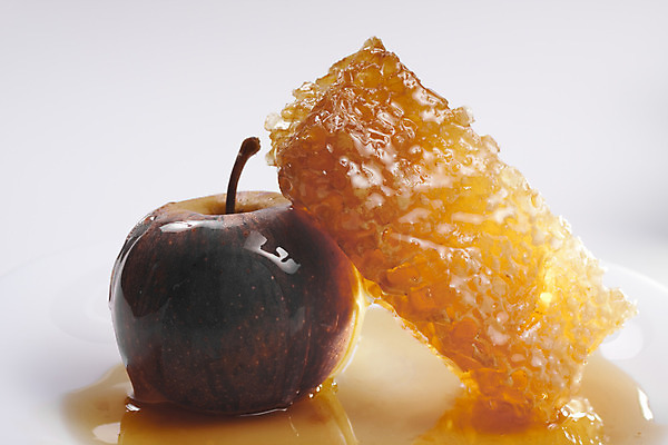 포토 JPG 해외이미지 전통 접시 종교 문화 음식 백그라운드 과일 자연 휴가 디저트 새로움 건강 사람없음 목재 빨간색 초록색 노란색 흰색 신선 황금 달콤 사과 연도 심볼 국자 유기농 꿀 판결 유대인 벌집 내추럴 고립 어려움 유태교 캐러멜 해외202004 해외포토 나무 식기 웰빙 컬러 컨셉 재료 주방용품 맛 생태계 파일형식 이미지허브