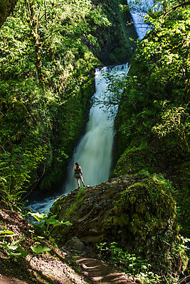 포토 JPG 해외이미지 나무 여행 자연 풍경 사람없음 야외 물 강 폭포 하이킹 개울 숲 통나무 하이커 해외202004 해외포토 자연요소 식물 레저 생태계 파일형식 이미지허브