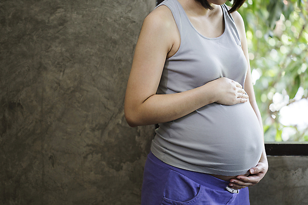 포토 JPG 해외이미지 손 옷 여자 신체 손가락 엄마 사랑 사람 사람없음 부모 약 희망 침묵 임신 만지기 터치 육아 흰색 아기 잡기 기다림 닫기 가슴 준비 팔 팔꿈치 해외202004 해외포토 감정 컬러 의학 가족 모션 신체부위 소리 파일형식 이미지허브