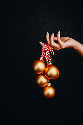 포토 JPG 해외이미지 나무 전통 손 계절 행복 어린이 백그라운드 크리스마스 겨울 공 유리 휴가 새로움 기념 매달리기 선물 사람없음 장식 빛 장난감 흰색 축하 인사 화려 분위기 황금 12월 자르기 연도 오브젝트 고립 돌봄 여의주 아크릴 해외202004 해외포토 식물 기념일 감정 컬러 컨셉 모션 재질 사람 신체부위 예절 날짜 파일형식 이미지허브