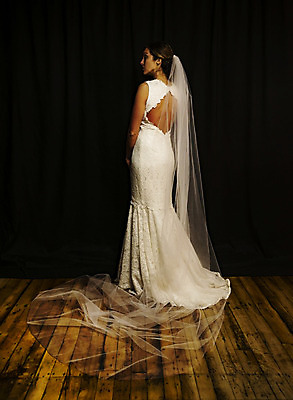 포토 JPG 해외이미지 모델 헤어스타일 드레스 얼굴 결혼 장신구 미술 한명 장식 금발 유행 귀걸이 축하 보석 입술 심플 부드러움 생강 이상 해외202004 해외포토 1 옷 컨셉 채소 문화예술 사람 이벤트 신체부위 감각 광석 파일형식 이미지허브