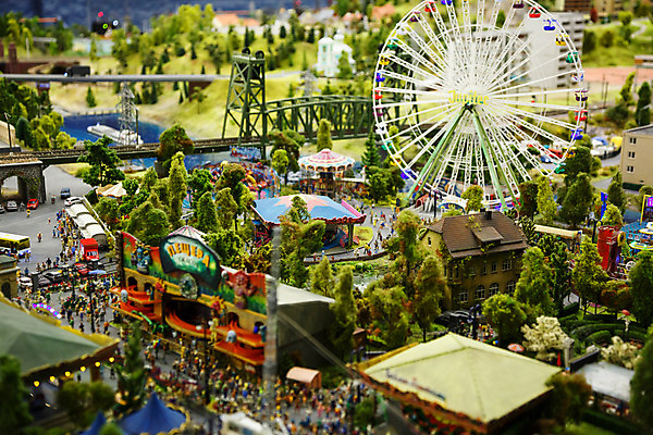 포토 JPG 해외이미지 공원 자동차 사람없음 장난감 미니어처 도시 오브젝트 해외202004 해외포토 공공시설 육상교통 모형 파일형식 이미지허브