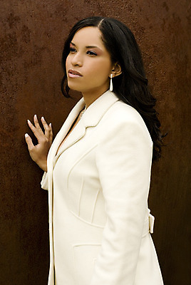 포토 JPG 해외이미지 긴머리 여자 청소년 자연 갈색머리 한명 사람 20대 세로 컬러풀 햇빛 갈색 검은색 흰색 화려 인디언 우아함 여자한명만 카피스페이스 완전 해외202004 해외포토 1 헤어스타일 컬러 컨셉 아메리카 청년 태양 공백 생태계 여자만 파일형식 이미지허브