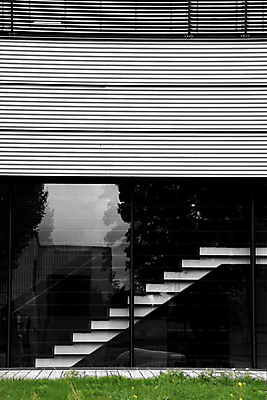 포토 JPG 해외이미지 건축양식 창문 주택 프레임 흑백 사람없음 반사 계단 거울 배열 시트 해외202004 해외포토 건축 촬영기법 건물 파일형식 이미지허브