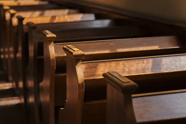 포토 JPG 해외이미지 종교 가구 아침 함께함 앉기 사람없음 내부 건물 목재 빛 소파 성당 교회 그룹 네덜란드 신성 질서 천국 내추럴 등급 바실리카 줄서기 해외202004 해외포토 주간 나무 건축물 유럽 생활용품 컨셉 의자 재료 종교건축 모션 예절 파일형식 이미지허브