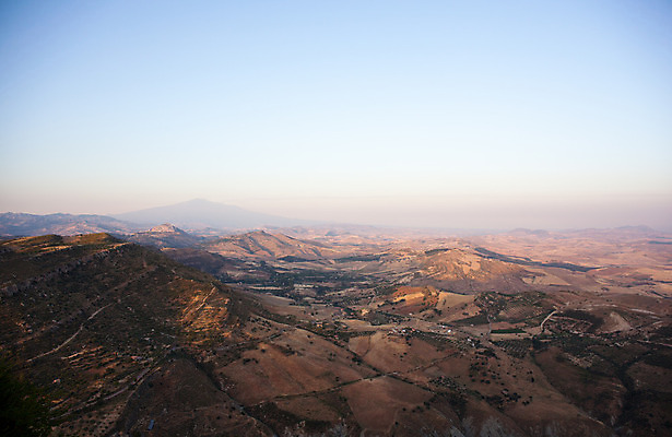 포토 JPG 해외이미지 농업 자연 산 건조 파노라마 풍경 사람없음 여름 이탈리아 시골 땅 고도 언덕 폐허 해외202004 해외포토 계절 유럽 산업 촬영기법 생태계 파일형식 이미지허브