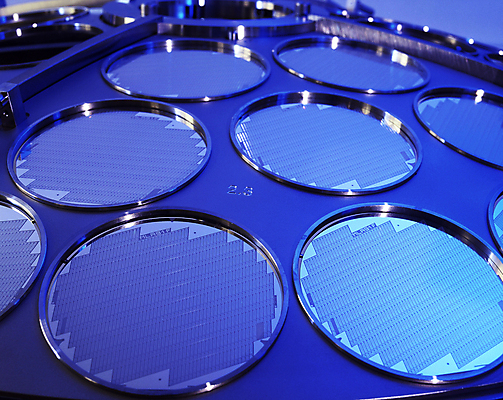 포토 JPG 해외이미지 산업 사람없음 파란색 과자 하이테크 전자 해외202004 해외포토 컬러 디저트 기술 파일형식 이미지허브