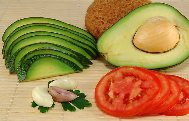 포토 JPG 해외이미지 음식 빵 조각 다이어트 토마토 채소 재료 파슬리 건강 마늘 사람없음 가로 빨간색 초록색 흰색 자르기 아보카도 통밀 해외202004 해외포토 컬러 과일 모션 밀 파일형식 이미지허브