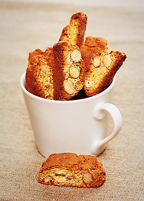 포토 JPG 해외이미지 전통 커피 음식 백그라운드 아침 디저트 사탕 사람없음 컵 갈색 쿠키 케이크 이탈리아 카페 머그컵 시골 대접 달콤 맛 아침식사 삼베 아몬드 카푸치노 에스프레소 해외202004 해외포토 주간 식기 유럽 음료 컬러 컨셉 상점 식사 견과류 파일형식 천_직물 이미지허브