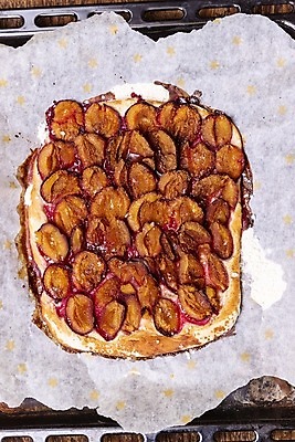 포토 JPG 해외이미지 전통 접시 종이 음식 조각 과일 디저트 주택 독일 요리 사람없음 빨간색 파란색 케이크 식사 빵집 시골 오스트리아 달콤 굽기 반죽 자두 이스트 전문 타르트 페스츄리 핸드메이드 바이에른 바이에른사람 해외202004 해외포토 식기 유럽 빵 컬러 건물 상점 맛 구이 파이_빵 파일형식 이미지허브