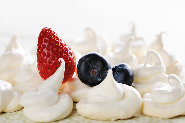 포토 JPG 해외이미지 모양 접시 열매 음식 백그라운드 딸기 디저트 사탕 요리 사람없음 장식 빛 파티 쿠키 과자 케이크 얼음 식사 빵집 흰색 축하 대접 신선 우아함 달콤 맛 설탕 굽기 크림 묘사 오브젝트 블루베리 토핑 칼로리 프랑스어 머랭 바닐라 페스츄리 핸드메이드 해외202004 머랭쿠키 해외포토 자연요소 식물 문자 식기 빵 컬러 컨셉 과일 이벤트 상점 구이 파일형식 이미지허브