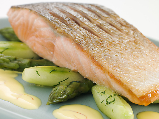 포토 JPG 해외이미지 접시 음식 채소 재료 오이 요리 사람없음 가로 식당 식사 저녁식사 프랑스 최고 해산물 아스파라거스 연어 레시피 버터 프랑스어 딜 해외202004 해외포토 문자 식기 유럽 어류 상점 파일형식 이미지허브