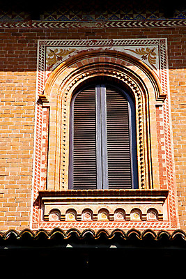 포토 JPG 해외이미지 유럽 문화 벽 분홍색 조각 여행 백그라운드 십자가 오렌지 건축양식 창문 유리 추상 벽돌 주택 자물쇠 그림자 사람없음 노란색 마을 금속 이탈리아 궁전 회색 바위 기둥 도시 블라인드 그리기 역사 철 부식 질감 대리석 모자이크 지퍼 단계 셔터 천연기념물 놋쇠 밀라노 옛날 절개 철강 화창 해외202004 해외포토 건축 나라 컬러 고건축 무늬 과일 재료 모션 재질 날씨 건물 돌_바위 커튼 파일형식 이미지허브