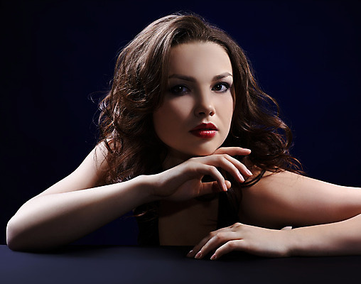 포토 JPG 해외이미지 백인 모델 헤어스타일 손 드레스 여자 유럽 얼굴 포즈 갈색머리 건강 한명 사람 성인 빨간색 파란색 머리 유행 검은색 화장품 흰색 신선 화려 우아함 피부 팔 돌봄 스타일 솔깃 해외202004 해외포토 서양인 1 옷 나라 컬러 컨셉 모션 신체부위 뷰티 파일형식 이미지허브