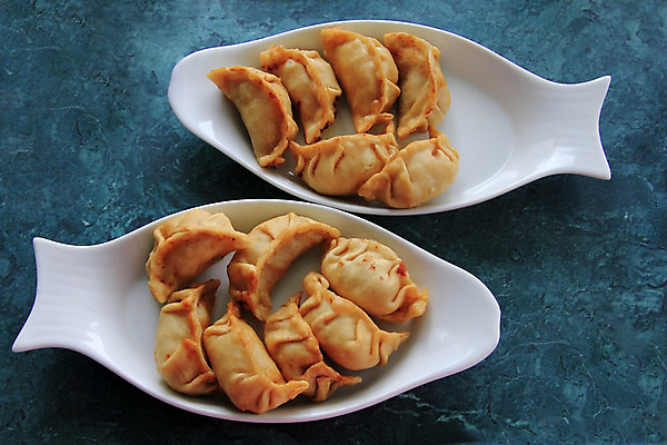 포토 JPG 해외이미지 접시 음식 디저트 새로움 파슬리 육류 돼지고기 요리 사람없음 중식 주방 식당 축제 식사 저녁식사 중국 봄 이탈리아 신선 면 가득함 향신료 준비 반죽 후추 내추럴 점심식사 폭식 러시아인 핸드메이드 해외202004 해외포토 서양인 식기 계절 유럽 아시아 컨셉 채소 식재료 상점 향미료 파일형식 이미지허브