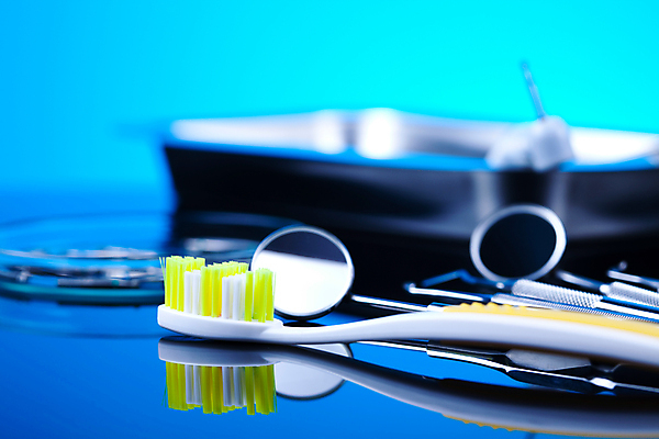 포토 JPG 해외이미지 사람없음 파란색 칫솔 치과용품 해외202004 구강거울 해외포토 컬러 위생용품 의료용품 파일형식 이미지허브
