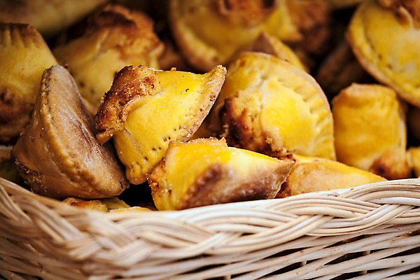 포토 JPG 해외이미지 건강 사람없음 야외 가로 노란색 이탈리아 달콤 상품 설탕 굽기 페스츄리 해외202004 해외포토 유럽 빵 컬러 맛 구이 파일형식 이미지허브