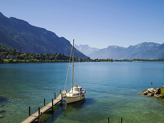 포토 JPG 해외이미지 구름 1 계절 유럽 포스터 호수 요트 창문 자연 하늘 표면 산 프레임 항해 그림자 풍경 사람없음 물 여름 파란색 항구 흰색 보트 정상 매끈함 시원함 스위스 만족 잠금 엽서 네비게이션 혼자 해외202004 해외포토 자연요소 감정 나라 컬러 배_교통 교통시설 감각 편지 생태계 보안 파일형식 이미지허브
