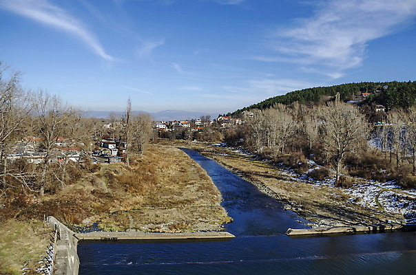 포토 JPG 해외이미지 나무 식물 계절 백그라운드 겨울 밭 자연 하늘 주택 사람없음 야외 초록색 물 파란색 강 힘 젖음 흰색 저수지 떨어짐 댐 불가리아 해외202004 해외포토 자연요소 공공시설 컬러 컨셉 농업 건물 생태계 파일형식 남유럽 이미지허브