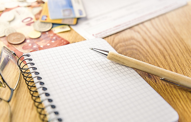 포토 JPG 해외이미지 디자인 안경 백그라운드 컨셉 돈 비즈니스 텍스트 탁자 아이디어 프레임 나선형 사람없음 목재 금융 펜 동전 공책 공백 수학 신용카드 계산 계획 준비 구성 경제학 해외202004 해외포토 나무 잡화 교육 가구 무늬 재료 교과목 문구용품 경제 필기구 재산 파일형식 이미지허브