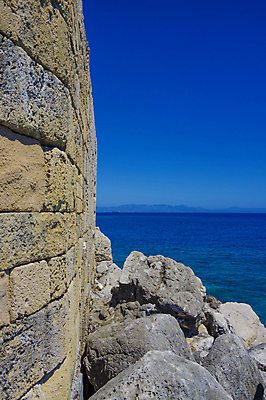 포토 JPG 해외이미지 유럽 바다 섬 여행 건축양식 자연 하늘 항해 풍경 해변 사람없음 물 여름 파란색 태양 여행객 만 성 지중해 그리스 함선 상업 타운 기념물 그리스인 랜드마크 옛날 해외202004 해외포토 자연요소 서양인 건축물 계절 건축 나라 컬러 배_교통 사람 도시 생태계 파일형식 이미지허브