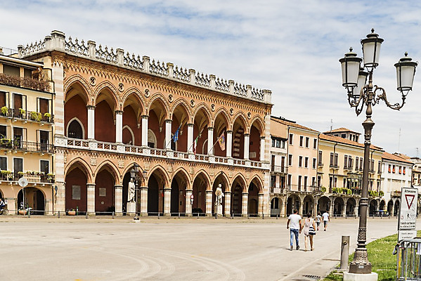 포토 JPG 해외이미지 유럽 여행 이동 오렌지 건축양식 하늘 전등 파노라마 사람없음 건물 파란색 도시풍경 반사 보라색 이탈리아 흐름 램프 도시 저녁 분수 정사각형 해외202004 해외포토 도형 건축물 건축 나라 컬러 컨셉 과일 조명 촬영기법 풍경 야간 파일형식 이미지허브