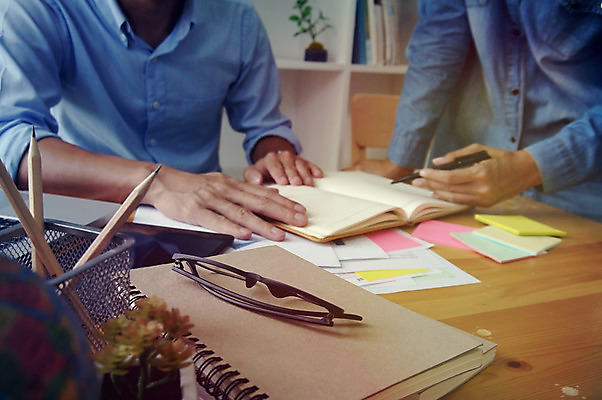 포토 JPG 해외이미지 직업 남자 백그라운드 컨셉 인터넷 회사 비즈니스 성공 그래프 선물 사람 사람없음 금융 노트북 컴퓨터 사무실 알약 펜 자료 업무 비즈니스맨 그룹 시장 결과 토론 분석 보고서 상담 경영자 문서 창업 보여주기 회계 경영 마케팅 투자자 프로젝트 해외202004 해외포토 모션 경제 전자제품 필기구 약 작업 직장인 리더 투자 자영업 파일형식 이미지허브