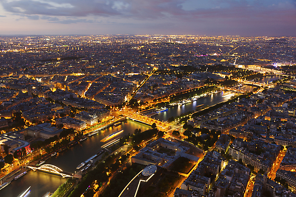 포토 JPG 해외이미지 건축양식 거리 풍경 사람없음 야외 건물 빛 프랑스 도시 야간 파리_프랑스 해외202004 해외포토 자연요소 건축물 건축 유럽 파일형식 이미지허브