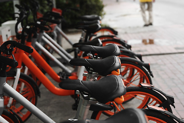 포토 JPG 해외이미지 라이프스타일 유럽 도로 스포츠 여행 교통시설 거리 건강 사람 사람없음 야외 가로 환경 자전거 중국 에너지 흰색 도시 바퀴 그룹 역 주차 서비스 순환 타이어 장면 베이징 타운 일반 제비 대여 고용 렌탈 임대 줄서기 페달 많음 방식 해외202004 해외포토 나라 아시아 길 컬러 교통 컨셉 모션 조류 생활 경제 바이크 구직 시설 채용 파일형식 이미지허브